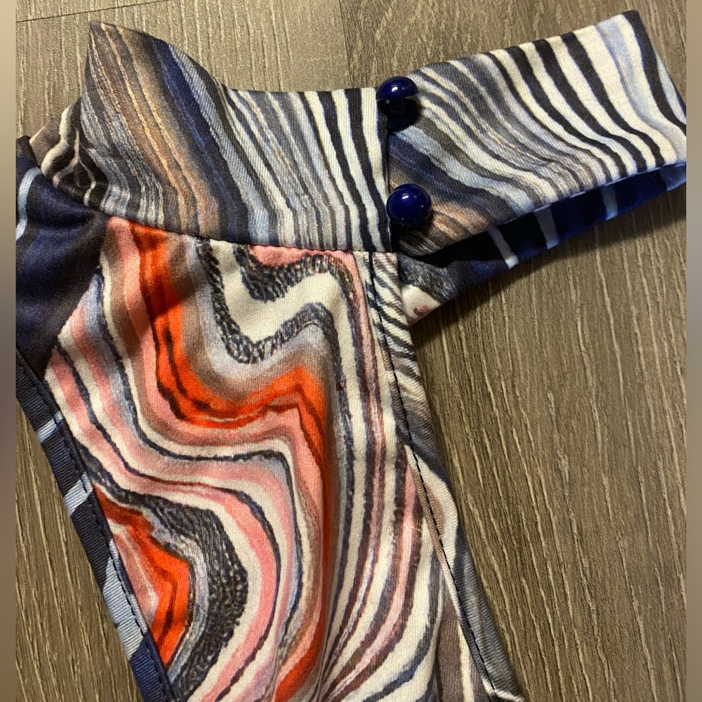 Abstract Patterned Choker Neck Top - Picture 3 of 3